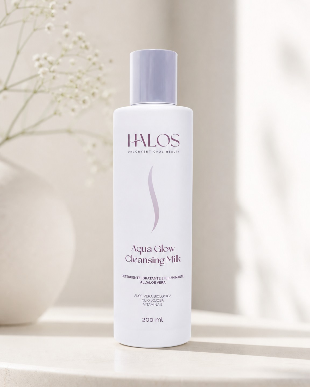 Flacone di Aqua Glow Cleansing Milk Halos, latte detergente viso da 200 ml