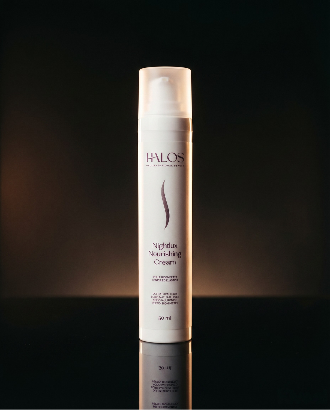 Flacone di Nightlux Nourishing Cream illuminato su sfondo scuro