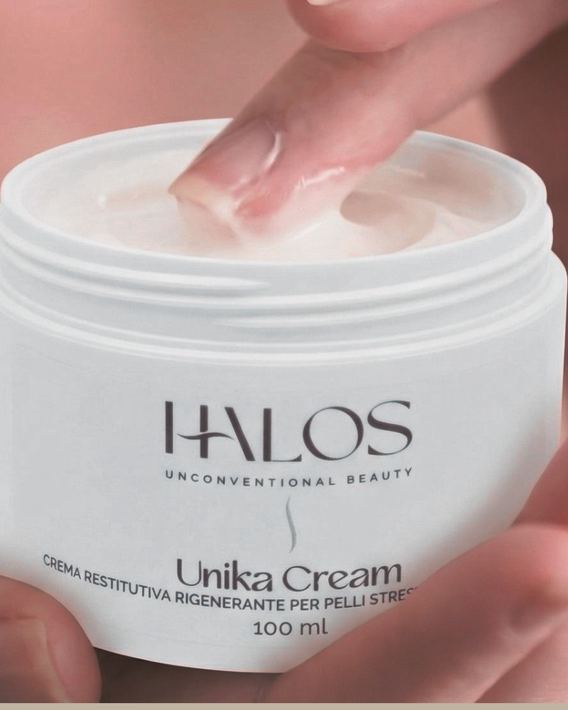 Dettaglio della texture di Unika Cream prelevata dal vasetto