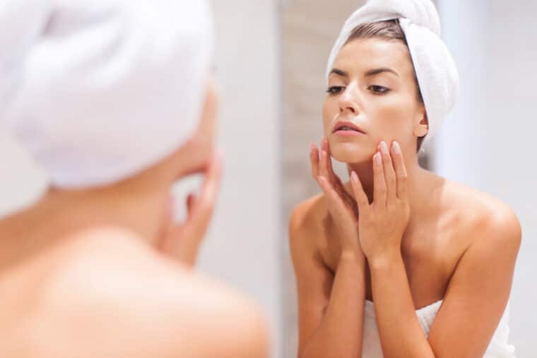 Il Potere del Tocco: Riscoprire la Connessione Tra Pelle e Mente nella Beauty Routine